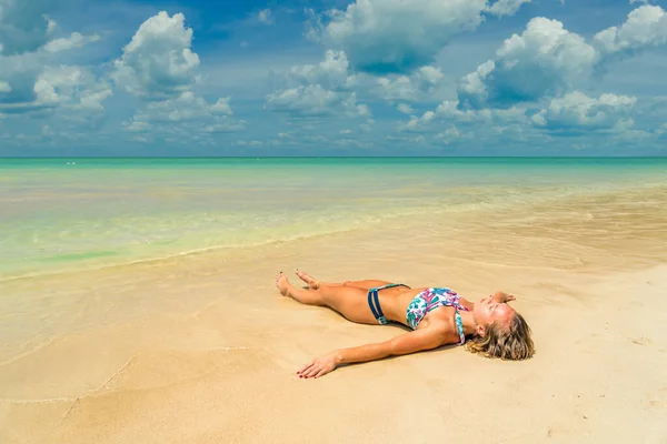 Mulher Bonita Praia Tailândia — Fotografia de Stock