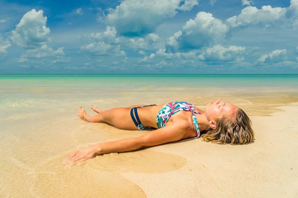 Mulher Bonita Praia Tailândia — Fotografia de Stock