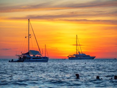Ao Nang Krabi 'de gün batımı Tayland