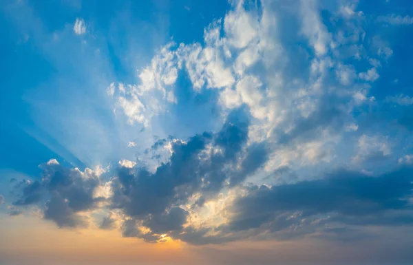 Increíble Paisaje Nuboso Atardecer — Foto de Stock