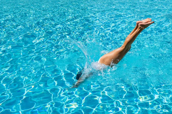 Frau Taucht Luxuriösem Fünf Sterne Wellness Resort Pool Griechenland Stockbild