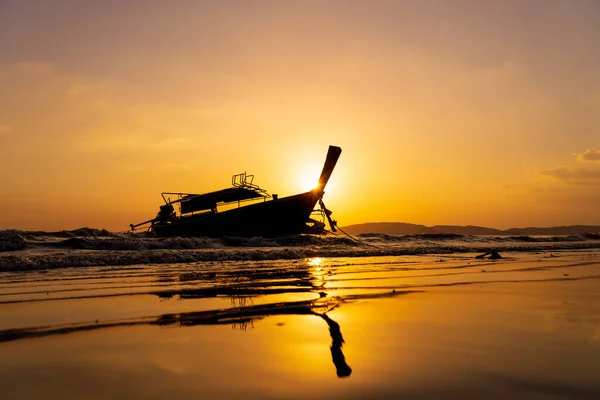 Barco Tradicional Cauda Longa Praia Tailândia Pôr Sol — Fotografia de Stock