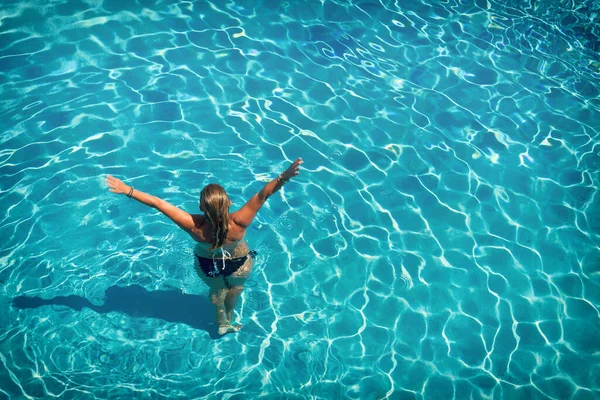 Mulher Luxo Estância Termal Cinco Estrelas Piscina — Fotografia de Stock