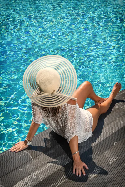 Woman Sitting Deck Swimming Pool — Stock Photo, Image