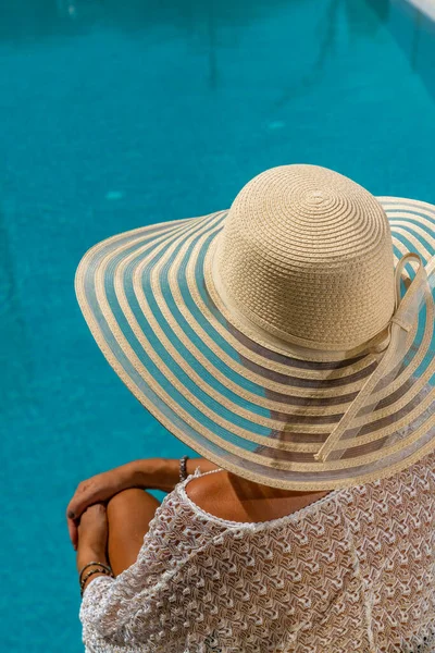 Woman Sitting Deck Chair Luxury Five Stars Spa Resort Swimming — Stock Photo, Image