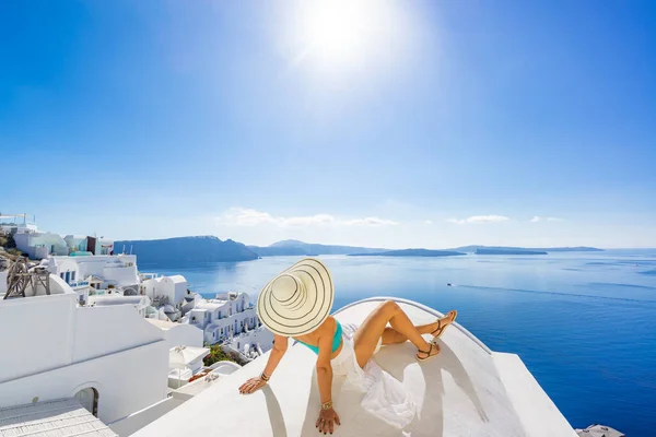 Femme Vacances Sur Île Santorin Grèce — Photo