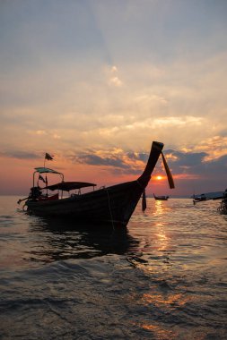 Ao Nang Krabi 'de gün batımı Tayland