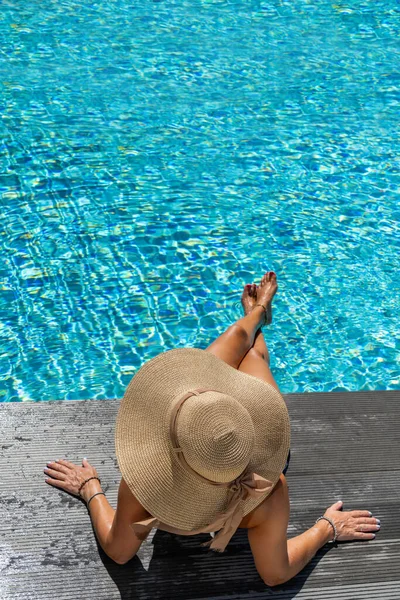 Woman Sitting Deck Swimming Pool — Stock Photo, Image