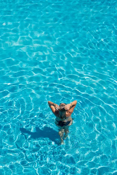 Woman Luxury Five Stars Spa Resort Swimming Pool — Stock Photo, Image