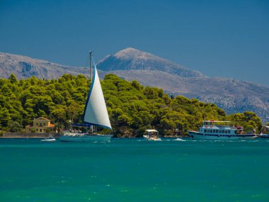 Yunanistan 'ın Nidri körfezinde seyir gemisi