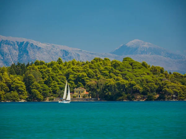 Saiing Navio Baía Nidri Grécia — Fotografia de Stock