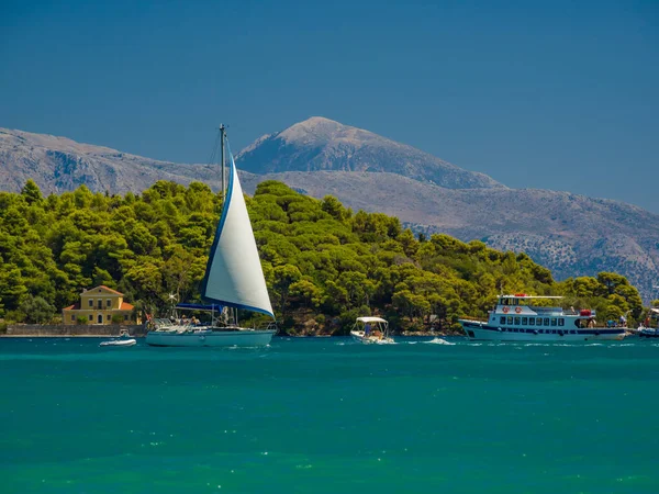 Nave Mercantile Nella Baia Nidri Grecia — Foto Stock