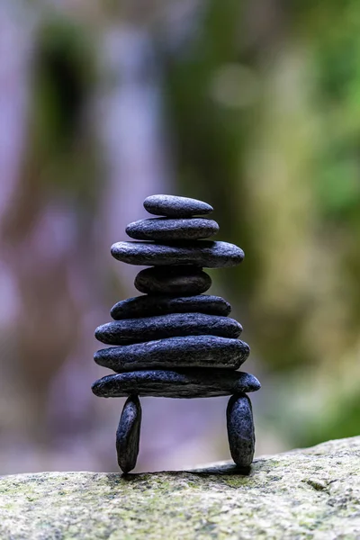 Pedras Zen Equilibradas Seixos Nas Cachoeiras — Fotografia de Stock