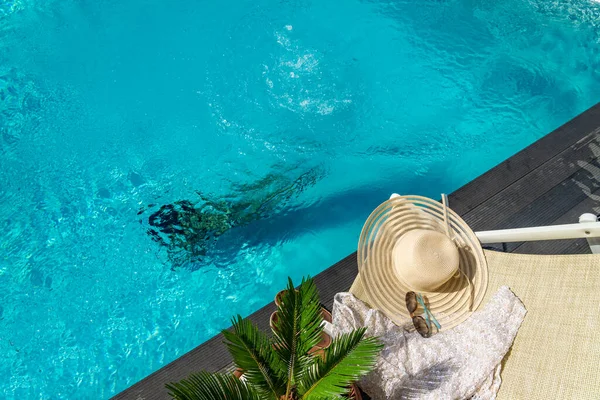 Mujer Piscina Lujoso Balneario — Foto de Stock