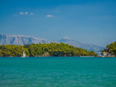 Yunanistan 'ın Nidri körfezinde seyir gemisi