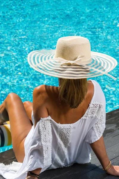 Mulher Luxo Estância Termal Cinco Estrelas Piscina — Fotografia de Stock