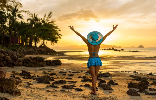 Beautiful Woman Beach Sunset Thailand — Stock Photo, Image