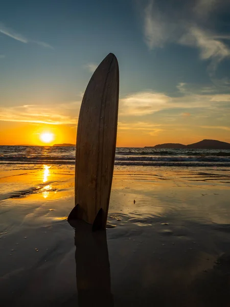 Prancha Surf Praia Pôr Sol — Fotografia de Stock