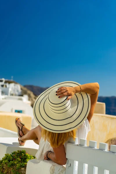 Жінка Відпустку Острові Санторіні Греція — стокове фото