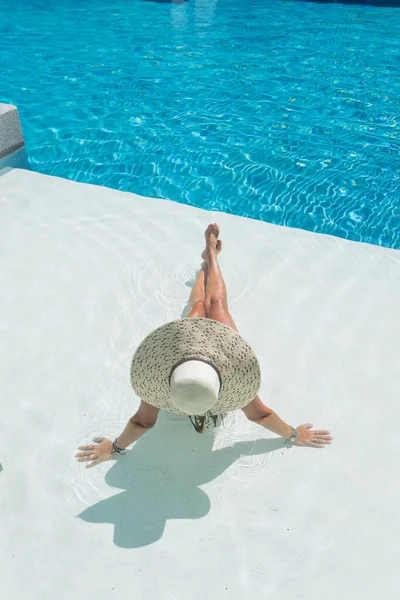 Kvinna Lyx Fem Stjärnor Spa Resort Poolen — Stockfoto