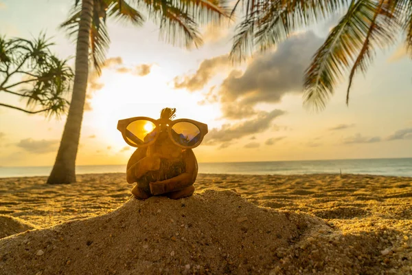 Monkey Coconut Sculpture Beach Thailand — Stock Photo, Image