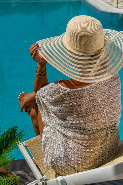 Woman Sitting Deck Chair Luxury Five Stars Spa Resort Swimming — Stock Photo, Image