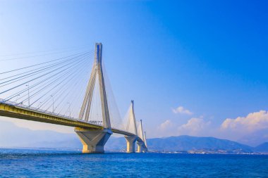Güneşli bir günde Yunanistan 'da Rio Köprüsü
