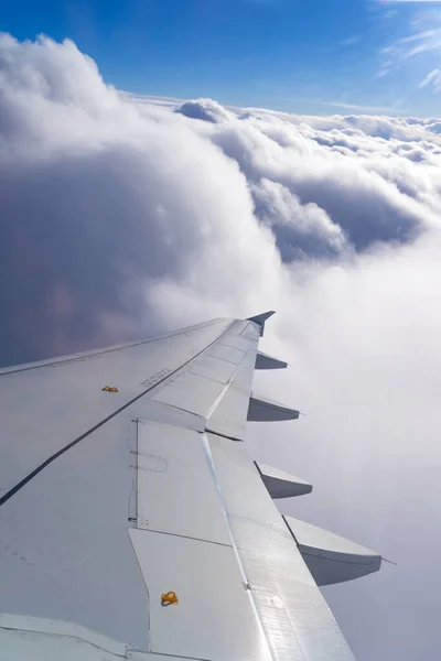 Vliegtuigvleugel Boven Wolken — Stockfoto