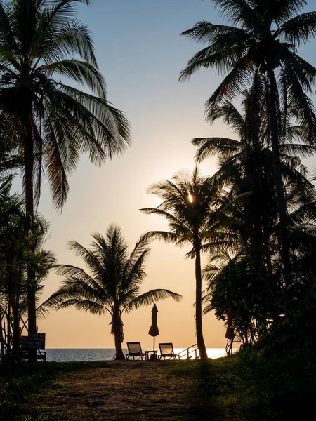 位于高乐的泰国海滨酒吧日落时分 — 图库照片