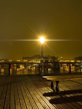 Pont des arts Paris 'te Gece Fransa' da