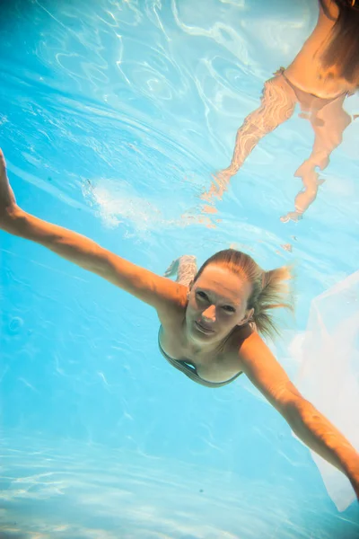 Mulher Biquíni Piscina Subaquática — Fotografia de Stock