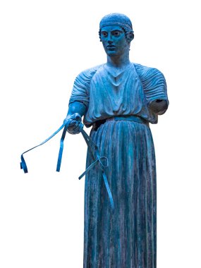 Delphi, Yunanistan - Ekim 04: 2020: Yunanistan 'ın Delphi arkeoloji müzesinde Heniokhos at arabası bronz heykeli