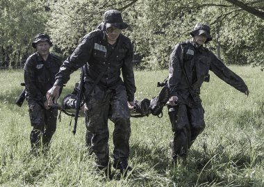 Macaristan, Orfu - 02 Mayıs 2018: Elite Challenge hem sivil ve özel kuvvetler seçim yoluyla almak için bir his denemek isteyen profesyoneller için tasarlanmış bir programdır