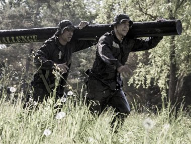 Macaristan, Orfu - 02 Mayıs 2018: Elite Challenge hem sivil ve özel kuvvetler seçim yoluyla almak için bir his denemek isteyen profesyoneller için tasarlanmış bir programdır