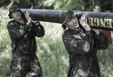 Macaristan, Orfu - 02 Mayıs 2018: Elite Challenge hem sivil ve özel kuvvetler seçim yoluyla almak için bir his denemek isteyen profesyoneller için tasarlanmış bir programdır