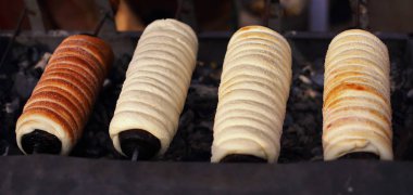 Baca kek Macaristan'ın geleneksel bir pastadır. Altın kahverengi renk ve lezzetli.