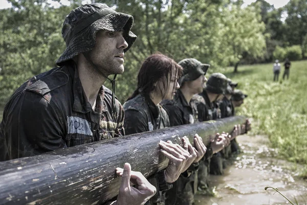 Macaristan, Orfu - 02 Mayıs 2018: Elite Challenge hem sivil ve özel kuvvetler seçim yoluyla almak için bir his denemek isteyen profesyoneller için tasarlanmış bir programdır