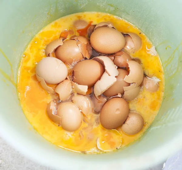 Heap Broken Eggs Bowl — Stock Photo, Image