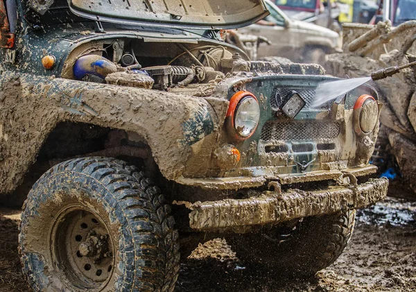 Çamurlu tekerlek araba için temizlik