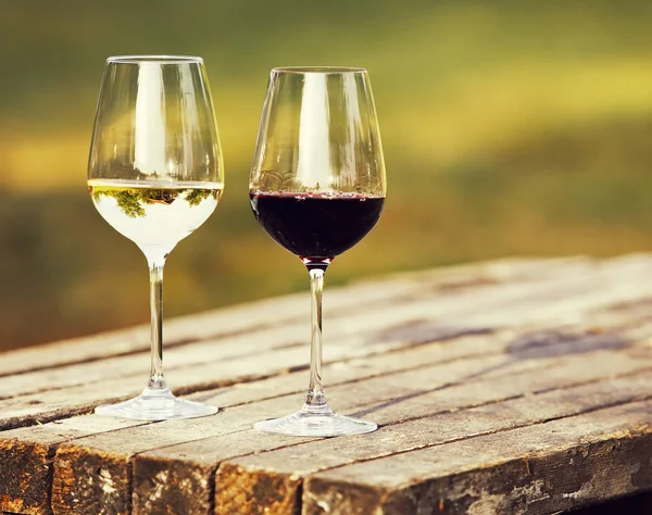 Two Glasses Wine Red Wine White Wine Outdoor — Stock Photo, Image