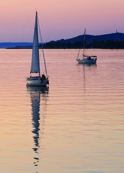 Barche Vela Sul Lago Balaton Tramonto — Foto Stock