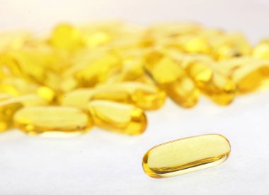 Bir yığın Omega 3 hapı. 