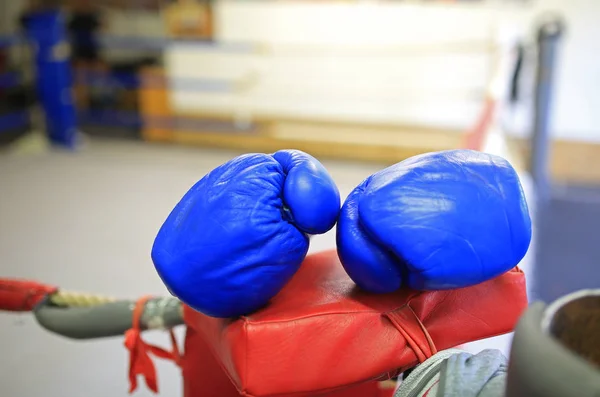 Guantes Esquina Del Anillo Caja —  Fotos de Stock