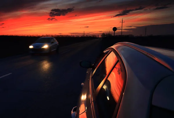 Seitenansicht Des Autos Bei Sonnenuntergang — Stockfoto