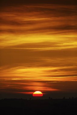 Rengarenk bulutlarda güzel bir gün doğumu
