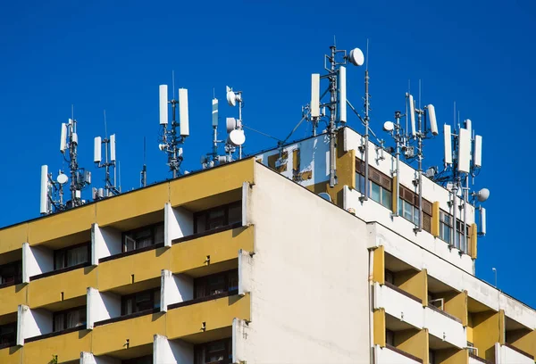 Microwave Transmitter Antennas Rooftop — Stock Photo, Image