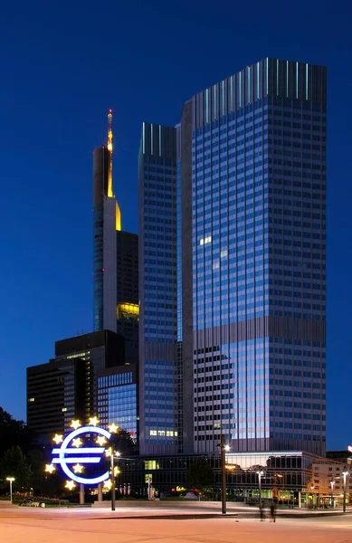 Frankfurt Main Stadtbild Mit Wolkenkratzern Bei Nacht — Stockfoto