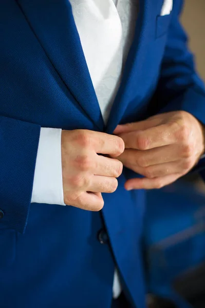 Man Dress Oneself Elegant Suit — Stock Photo, Image