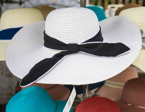 Elegant Woman Straw Beach Hats Shop — Stock Photo, Image