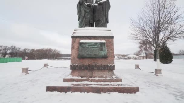 San Cirilo y San Metodio escultura — Vídeos de Stock